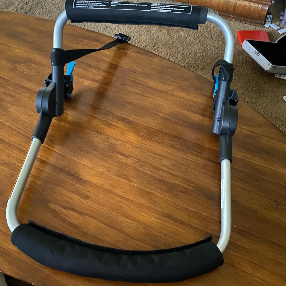 Universal Thule car seat adapter